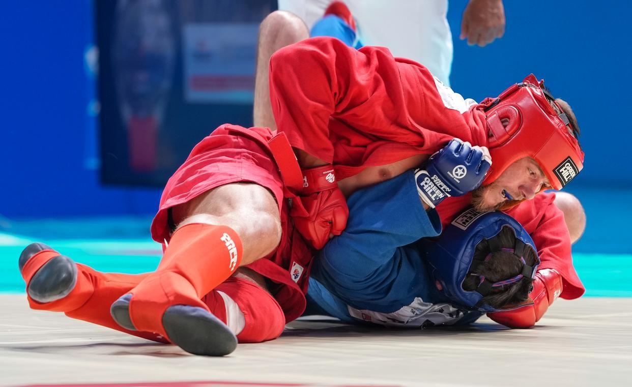 乌克兰田径选手奋力拼搏，夺得桂冠