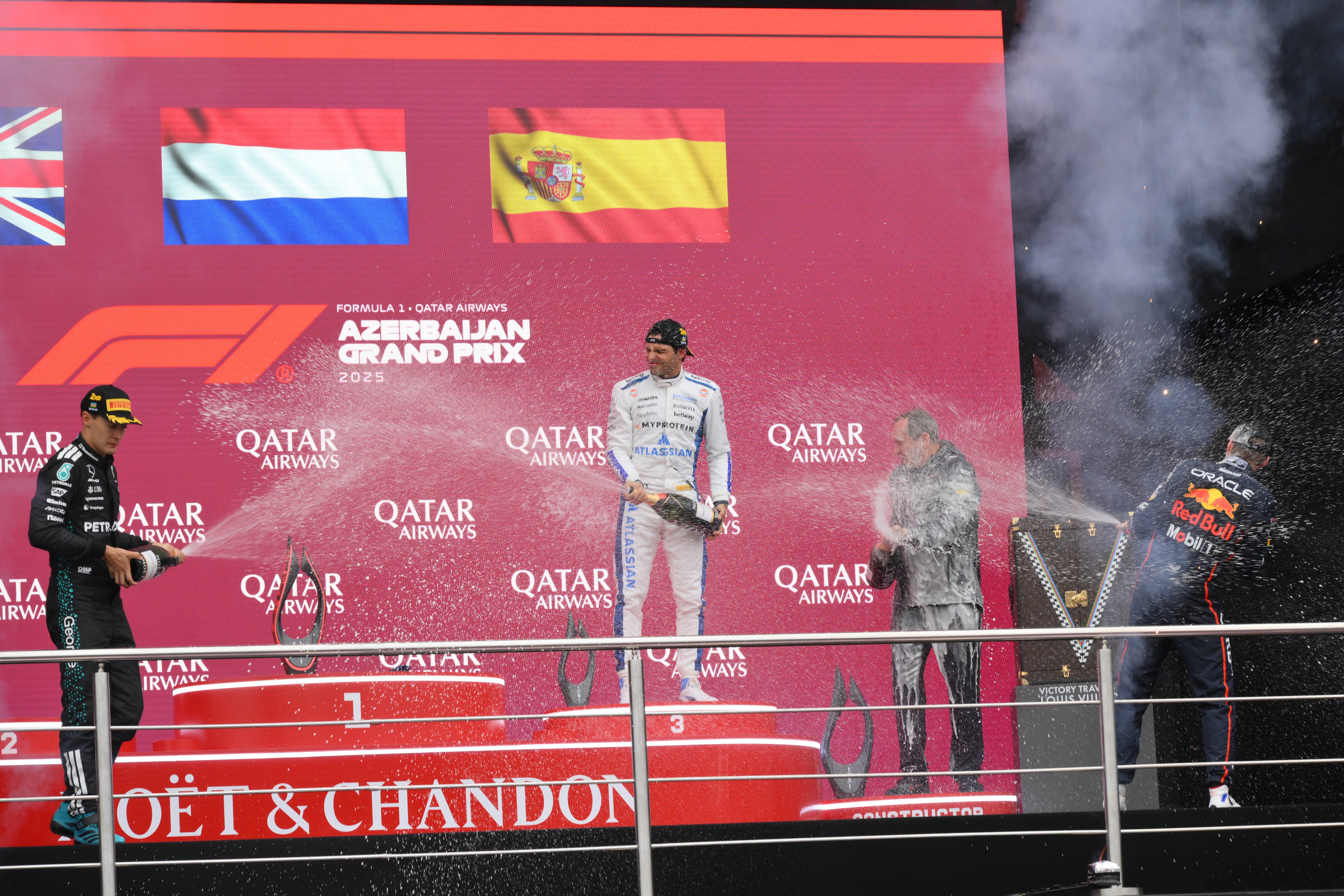 红牛车队险胜威廉姆斯，维斯塔潘扛起全队