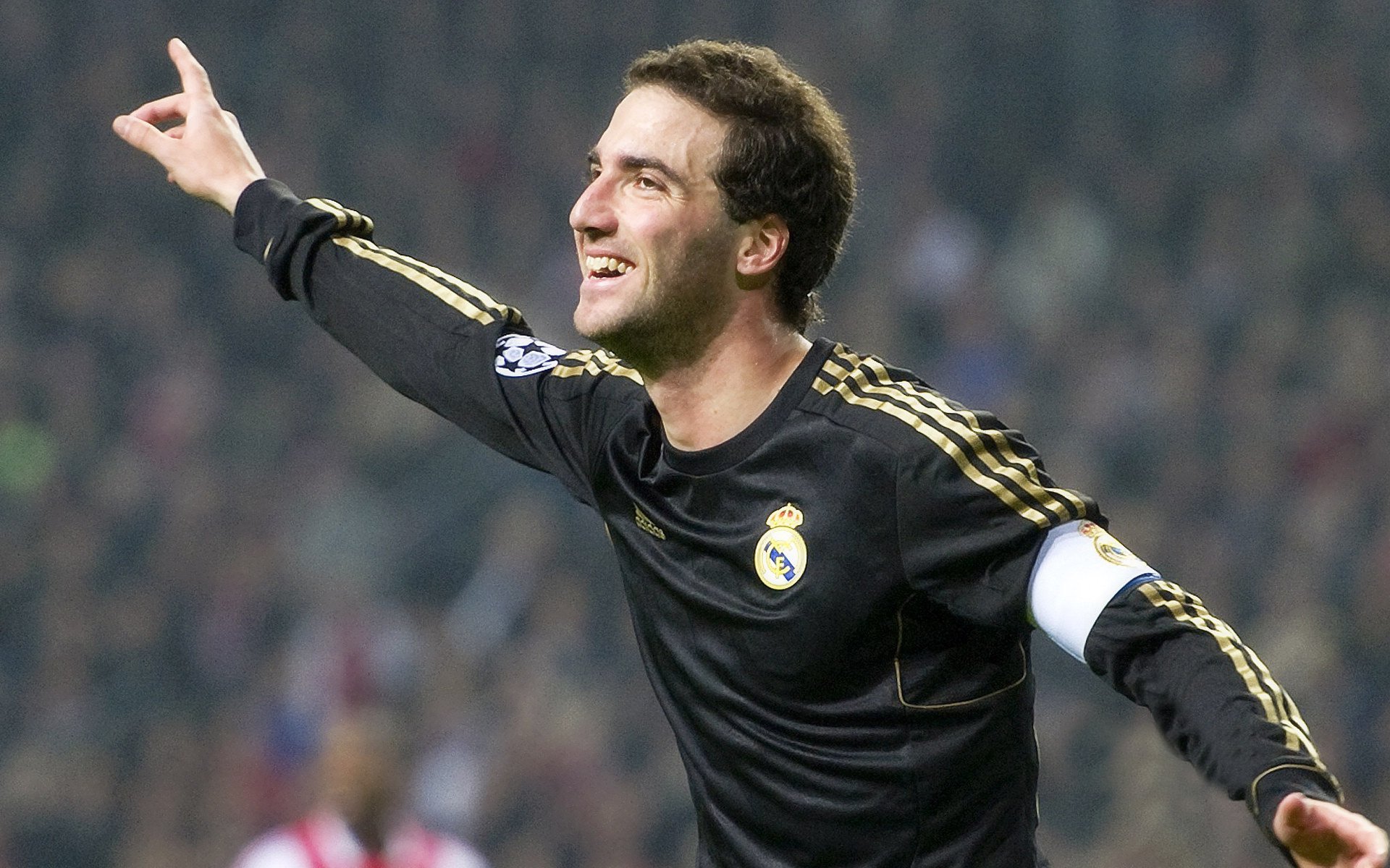 意甲焦点战，罗马战术压制伊朗，东西方足球哲学的碰撞