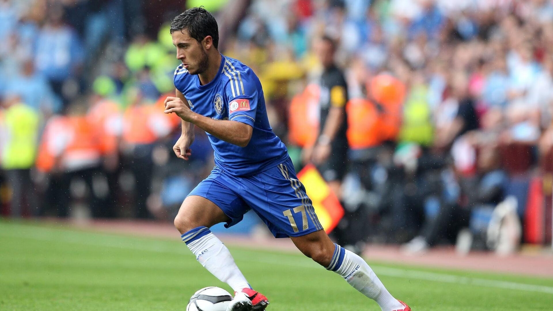 当东欧铁骑横扫樱花防线，萨拉赫的火焰在另一个赛场点燃