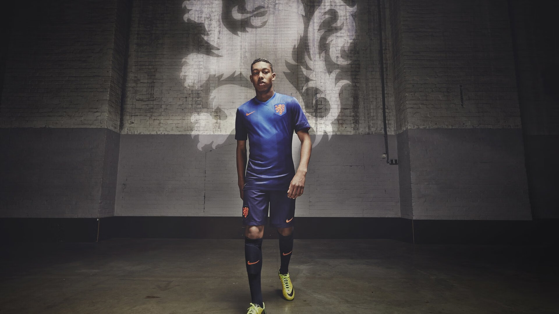 蓝军铁骑踏平北非雄狮，迪马利亚魔翼展翅点亮斯坦福桥